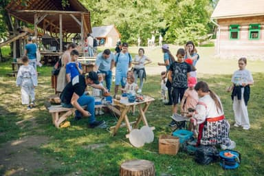  Demonstratii vii și jocuri culturale in Dumbrava Sibiului