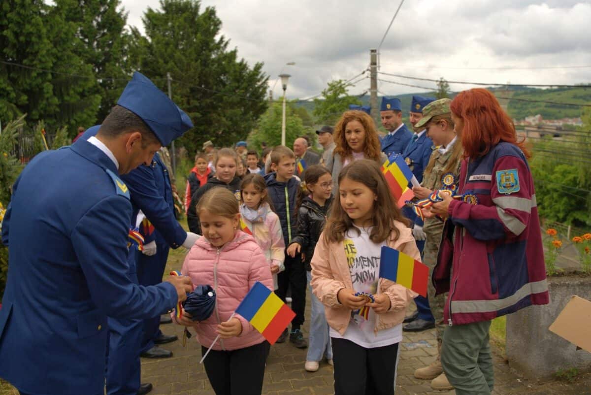 Comemorare emoționantă a Zilei Eroilor la Mediaș, cu participarea a peste 300 de cetățeni (foto)