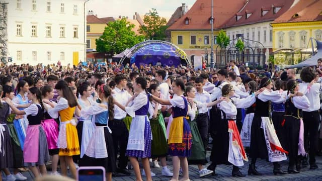  Parada Maifest aduce emoție și tradiție în centrul istoric (video foto)