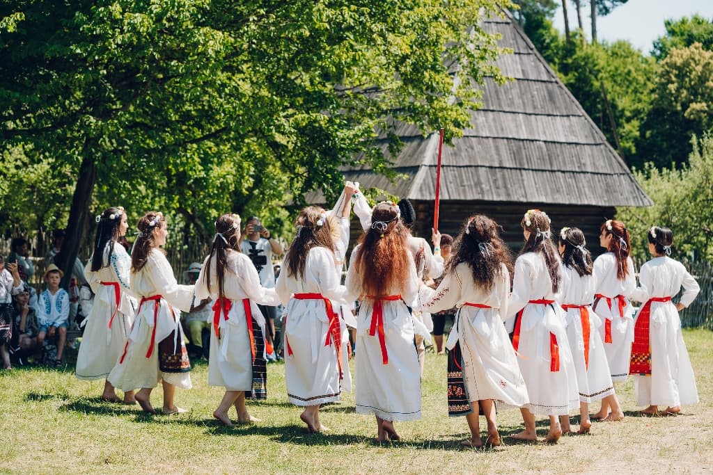 Ateliere, Muzică și Dans Tradițional - 24 Iunie 2025