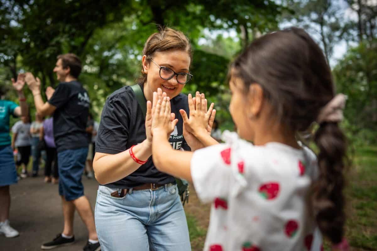 Recrutăm 50 de Voluntari pentru Copiii Instituționalizați