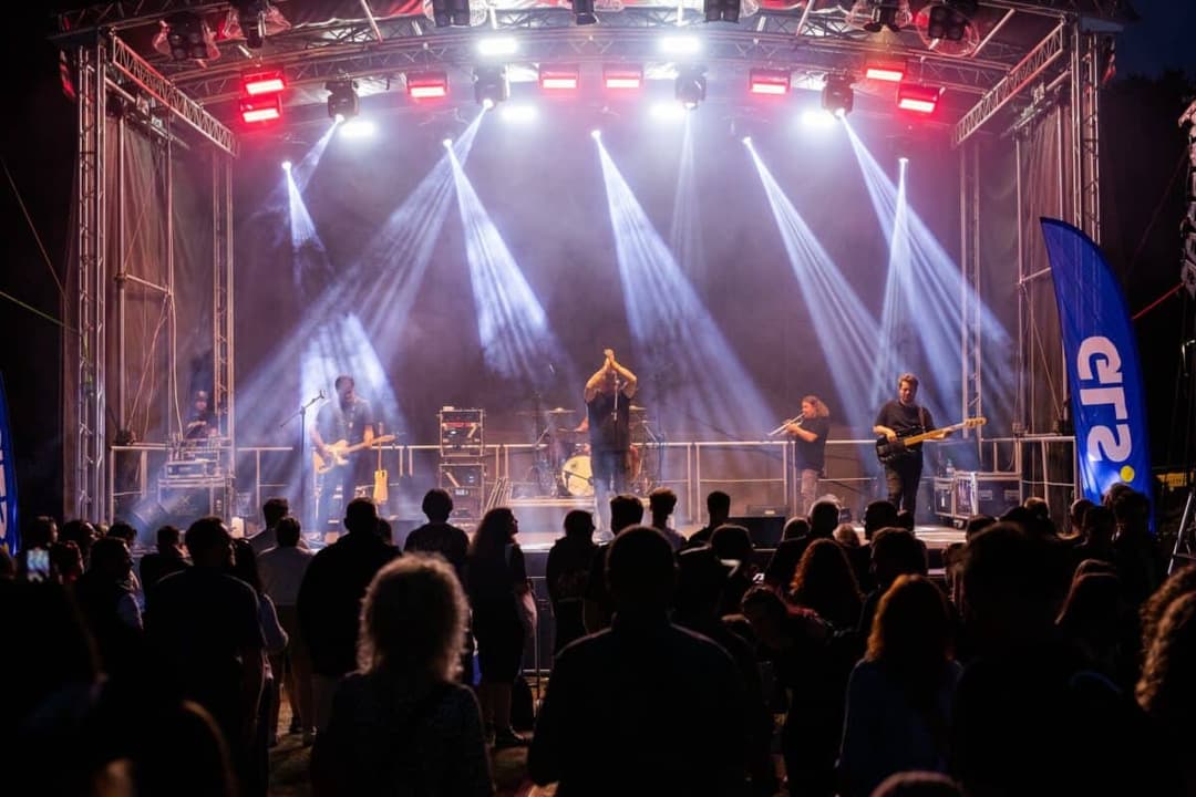 seară de neuitat și concertele lui Robin and the Backstabbers și Partizan în așteptare!