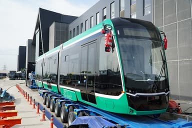 Bozankaya livrează primul tramvai din lotul de 18 achiziționat de Primăria Iași pentru un transport urban modern și ecologic.