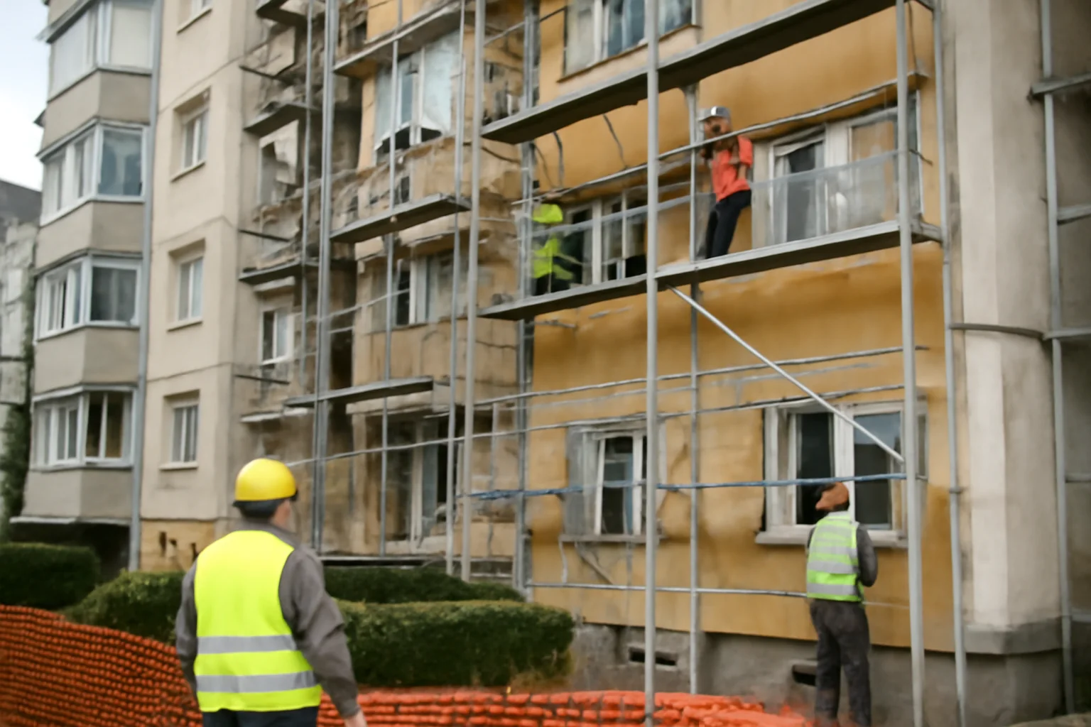 Lucrările de eficientizare energetică la 24 de blocuri din Sibiu: 8 imobile finalizate, 16 în execuție