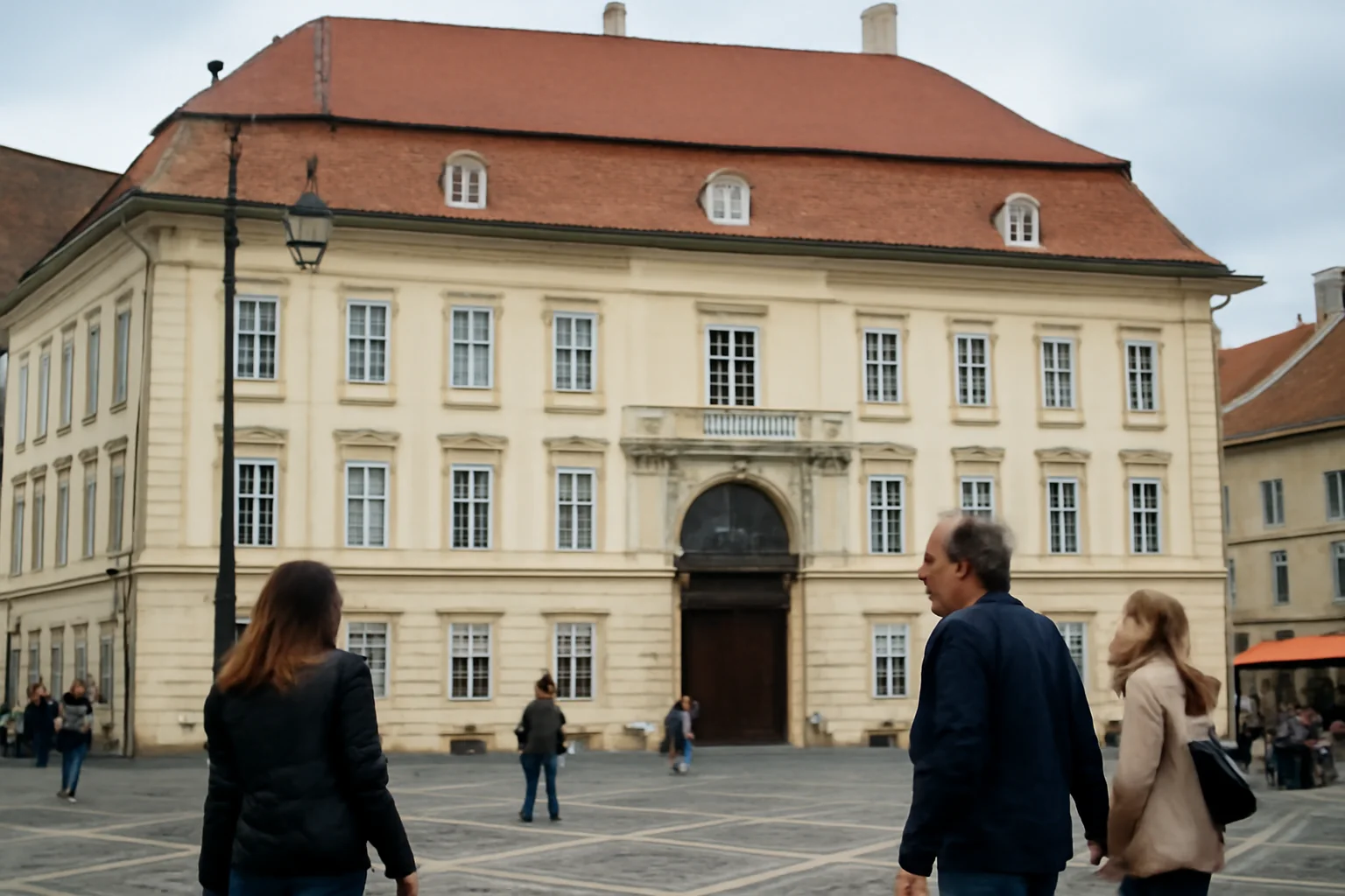 Municipalitatea Sibiu intenționează să achiziționeze un apartament de circa 50 mp în Piața Mică, pentru 28.620 de euro