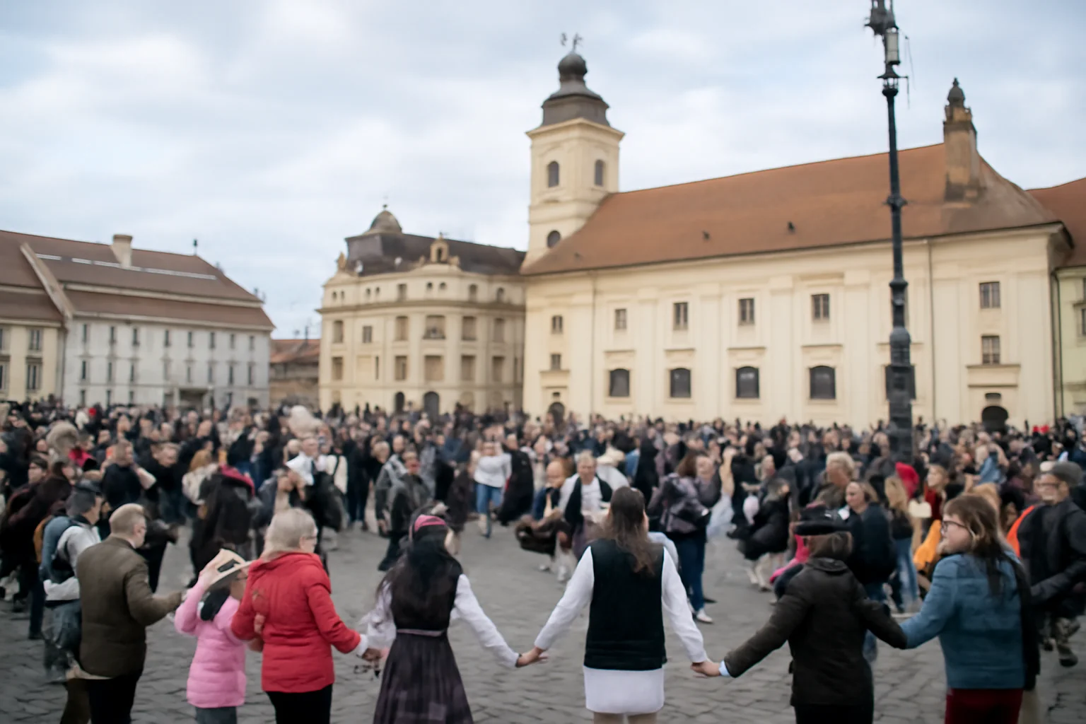 Piața Unirii din Sibiu se închide temporar traficului pentru Hora Unirii, pe 23 ianuarie