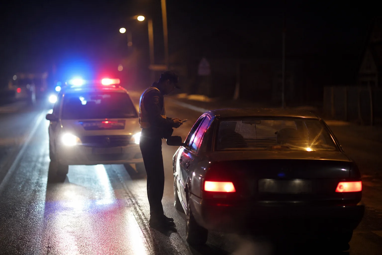 La Vurpăr, pe DJ 106S: tânăr de 22 de ani fără permis, răsturnare după urmărire